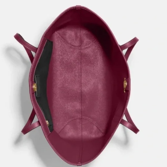 Coach City Tote In Signature Canvas - Picture 2 of 4